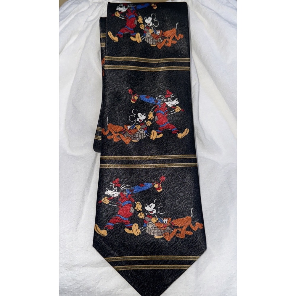 Disney Necktie - Mickey Goofy‎ Pluto - Going to The Beach - Mickey Unlimited